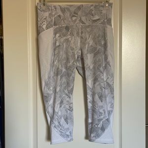 Lululemon breezy light tight